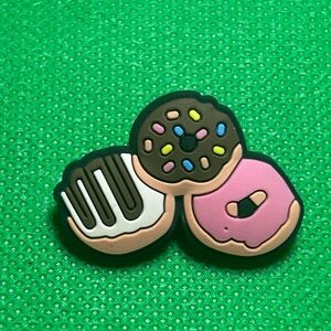 🌼 (5/$10 or 10/$15) NEW “Dunkin Donuts LOVER” Croc Charm Collection